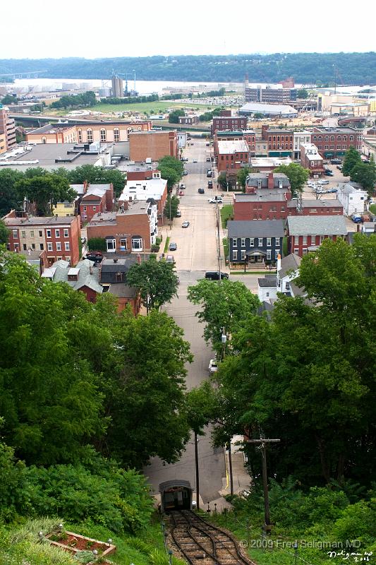 20080717_181950 D300 P 2800x4200.jpg - Dubuque from top of funicular